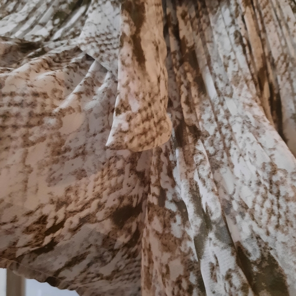 Woman's Snakeskin Print Strapless Romper - Size:M - Like New - Boutique Brand - Picture 10 of 13